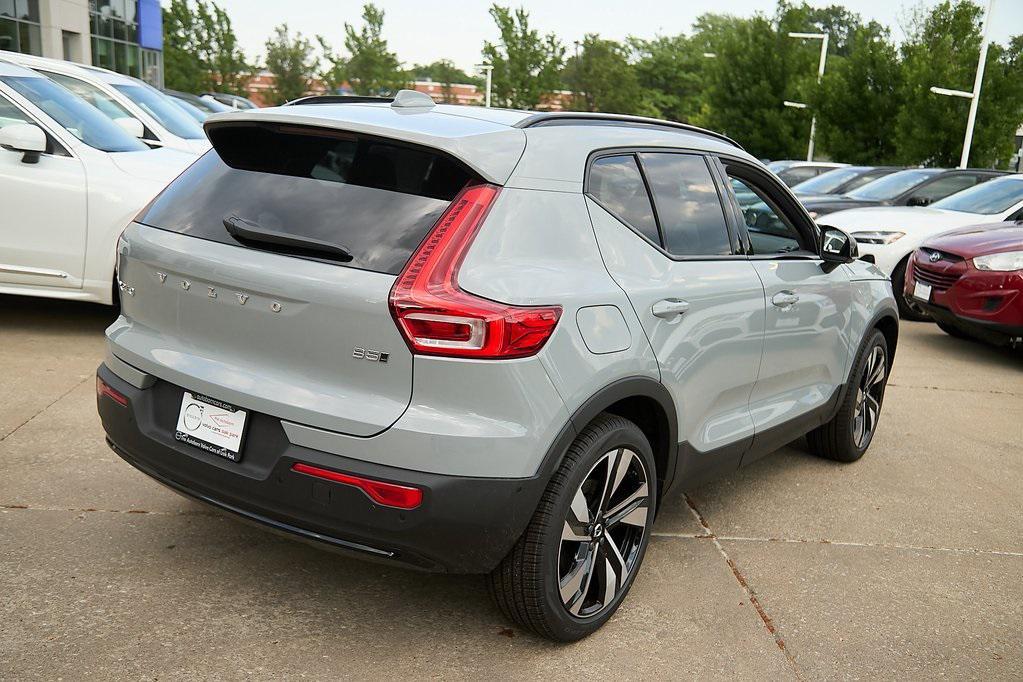 new 2025 Volvo XC40 car, priced at $39,995