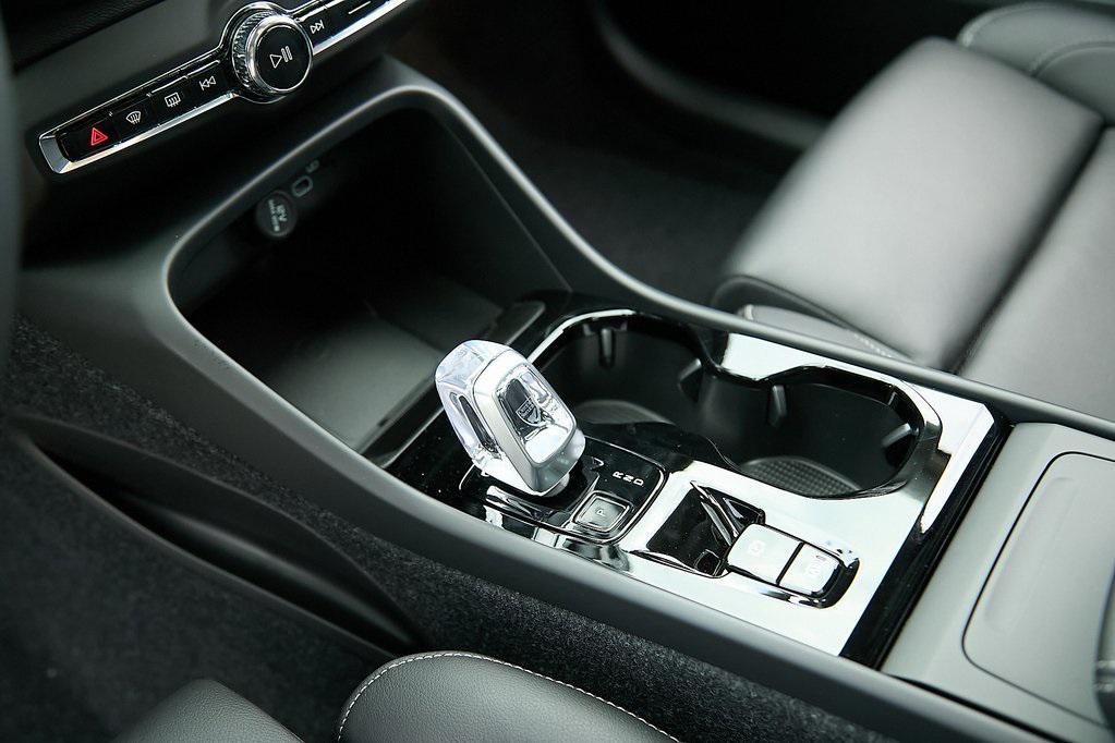 new 2025 Volvo XC40 car, priced at $39,995