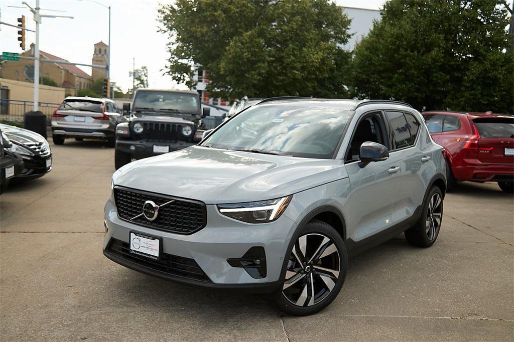 new 2025 Volvo XC40 car, priced at $39,995