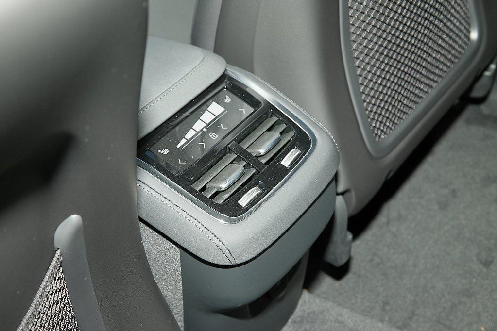 new 2025 Volvo XC90 car, priced at $66,995