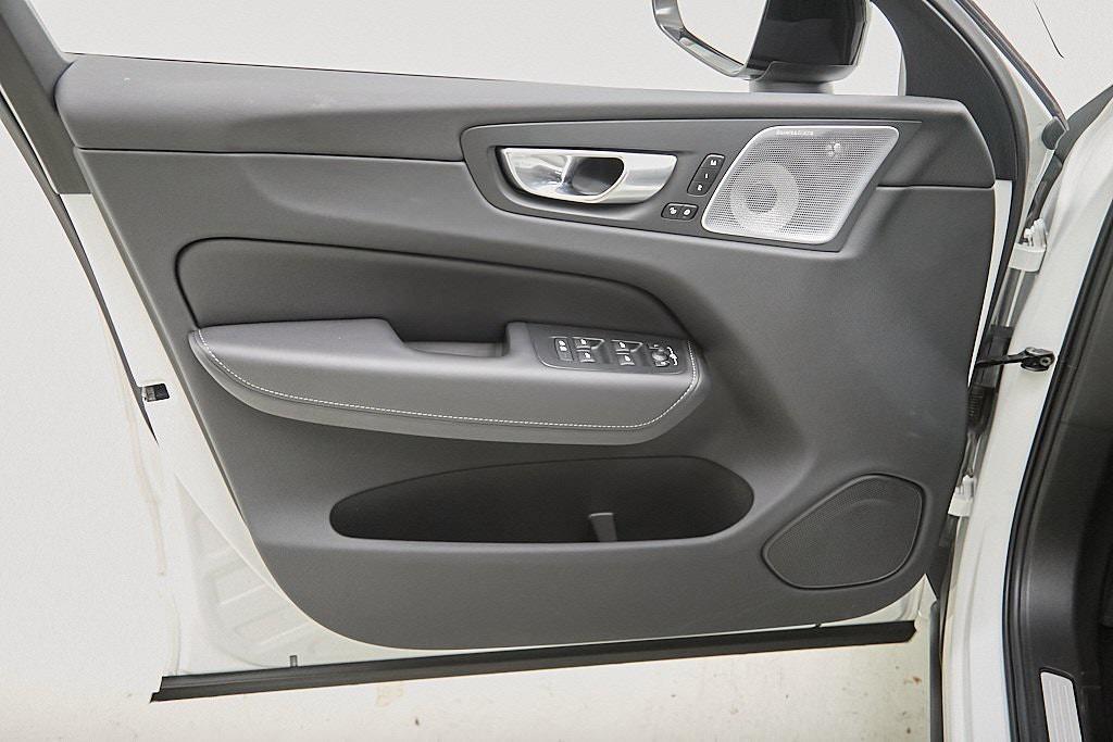 used 2023 Volvo XC60 car, priced at $38,495