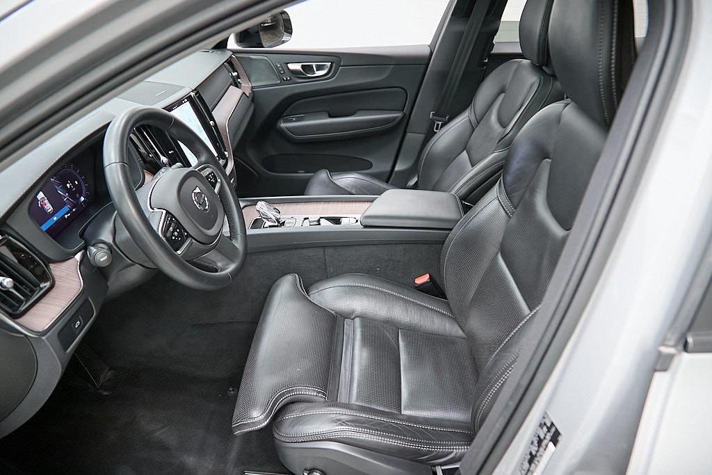 used 2023 Volvo XC60 car, priced at $31,995