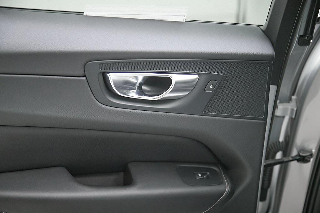 used 2023 Volvo XC60 car, priced at $31,995