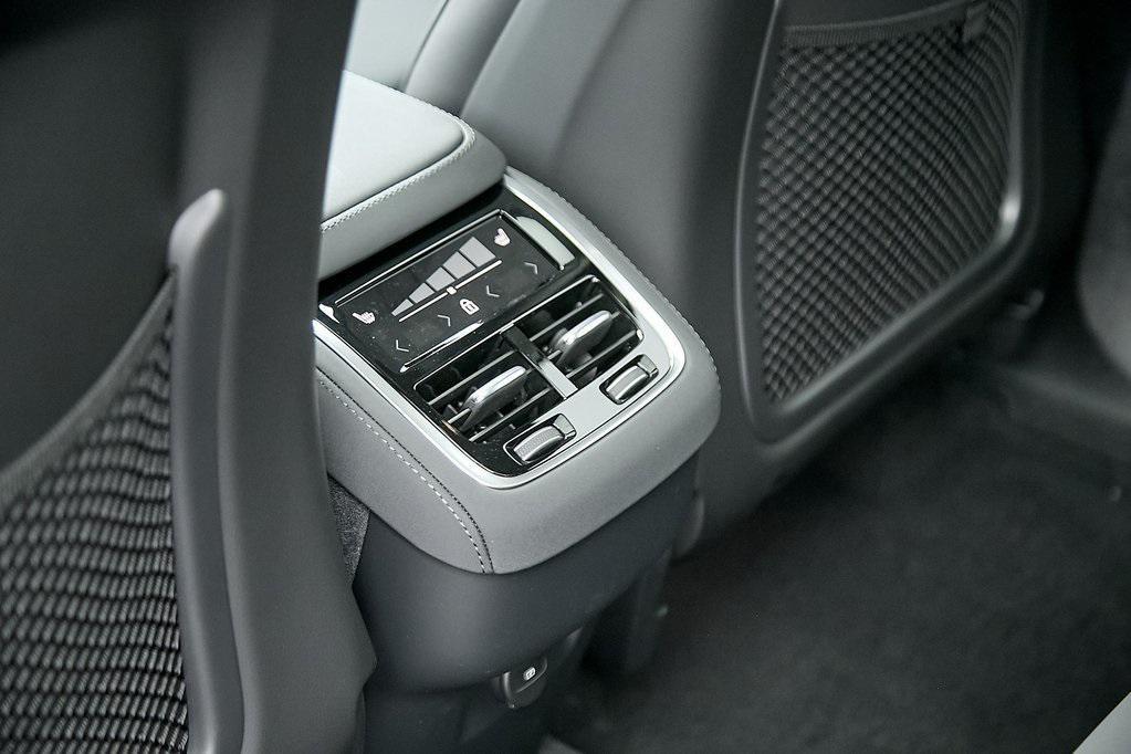 new 2025 Volvo XC90 car, priced at $62,995