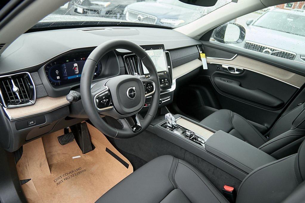 new 2025 Volvo XC90 car, priced at $62,995
