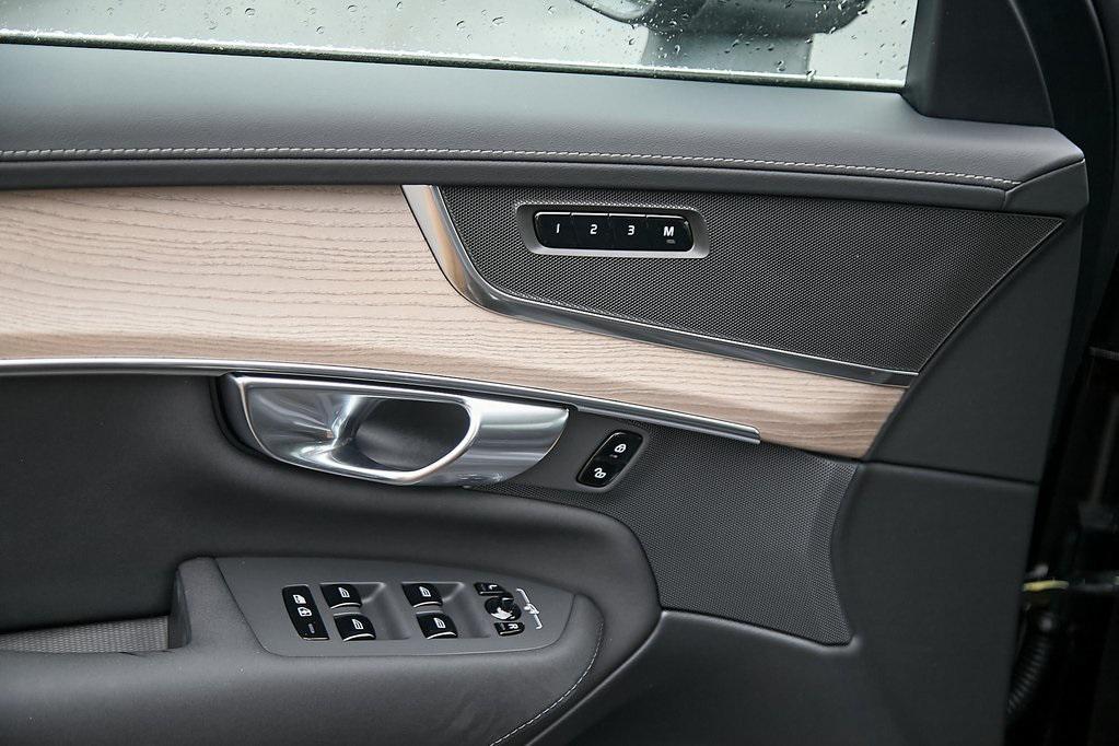 new 2025 Volvo XC90 car, priced at $62,995
