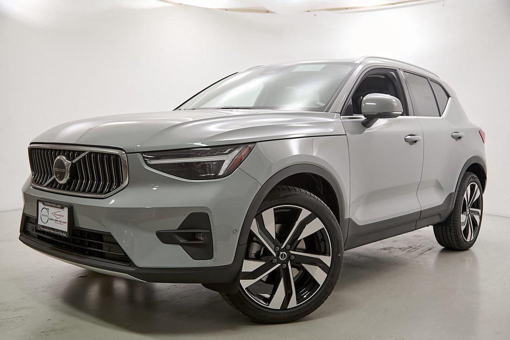 new 2025 Volvo XC40 car, priced at $40,995