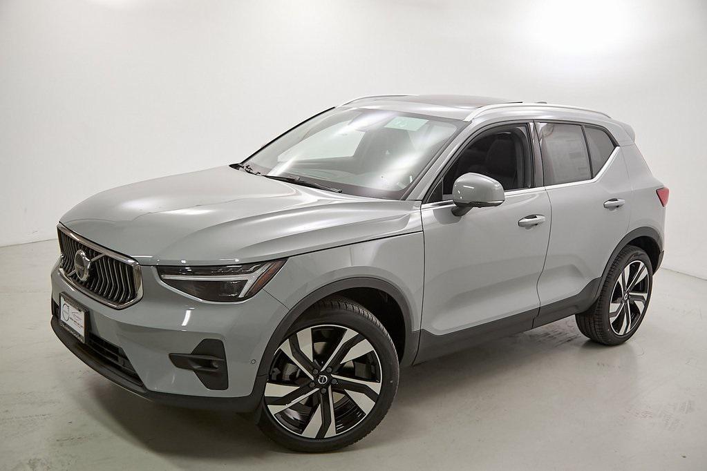 new 2025 Volvo XC40 car, priced at $40,995