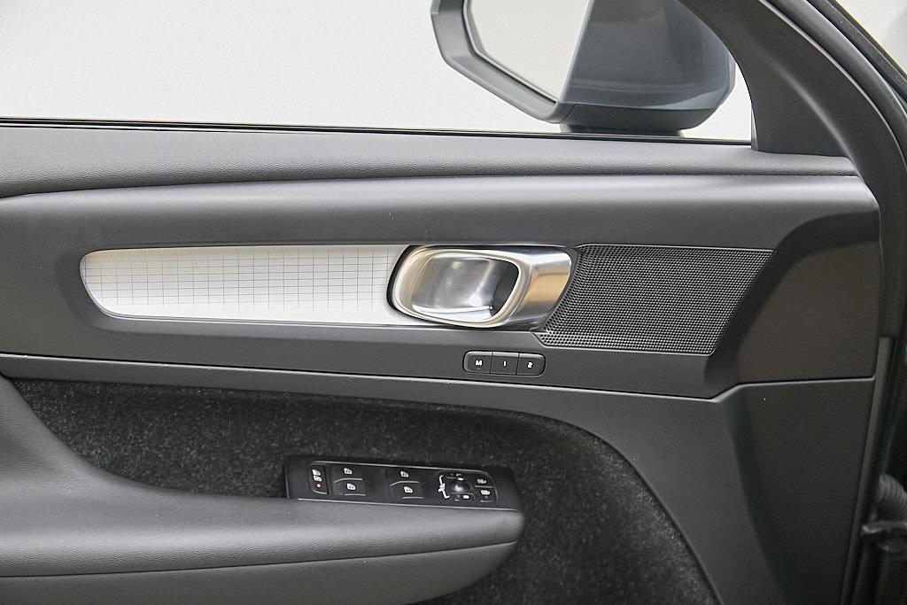 used 2019 Volvo XC40 car, priced at $15,995