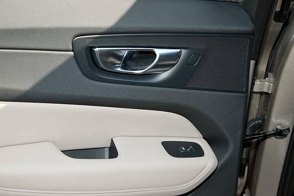 new 2026 Volvo XC60 Plug-In Hybrid car, priced at $66,785