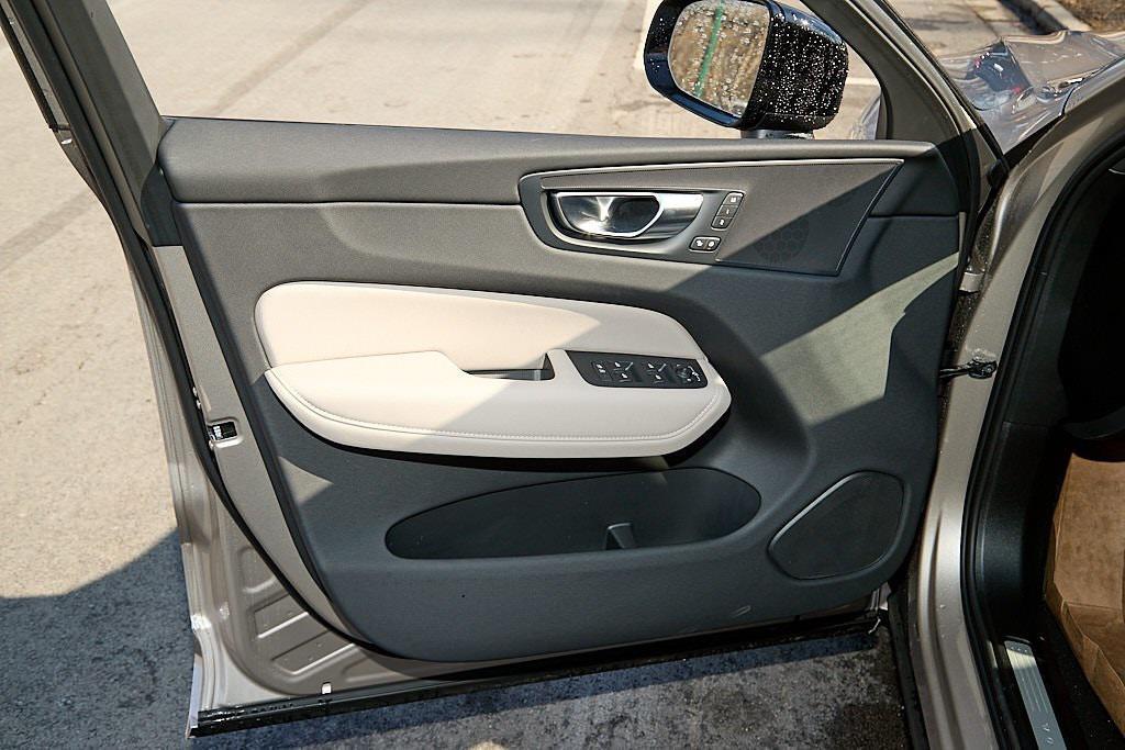 new 2026 Volvo XC60 Plug-In Hybrid car, priced at $66,785