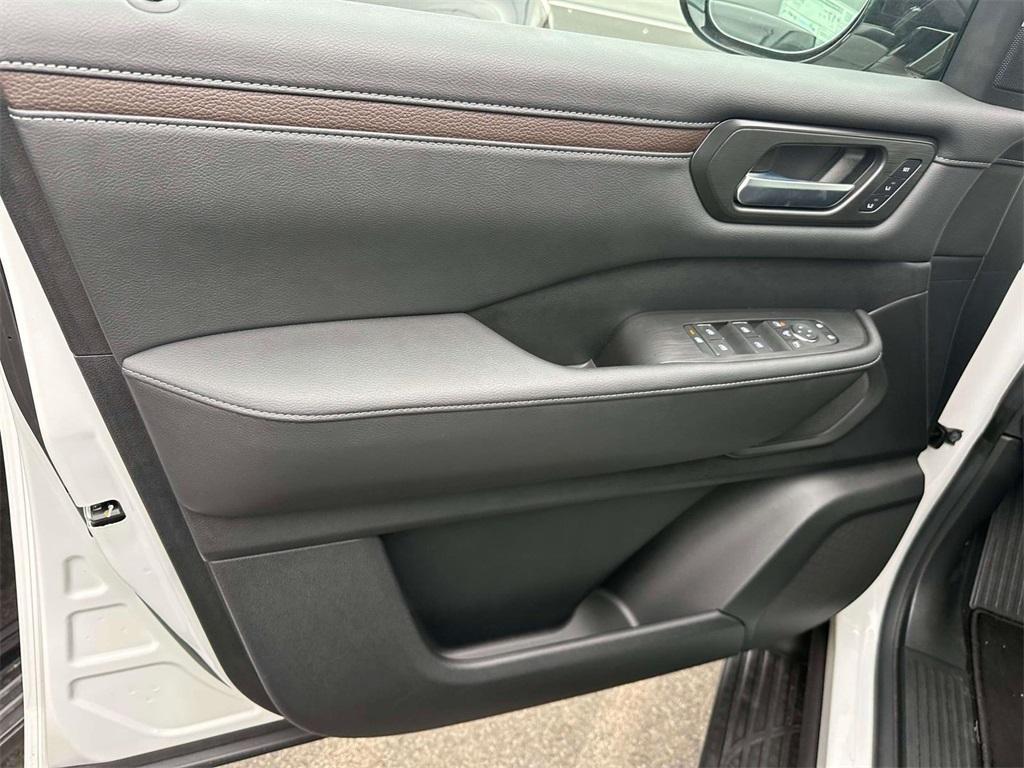 new 2025 Nissan Armada car, priced at $75,895