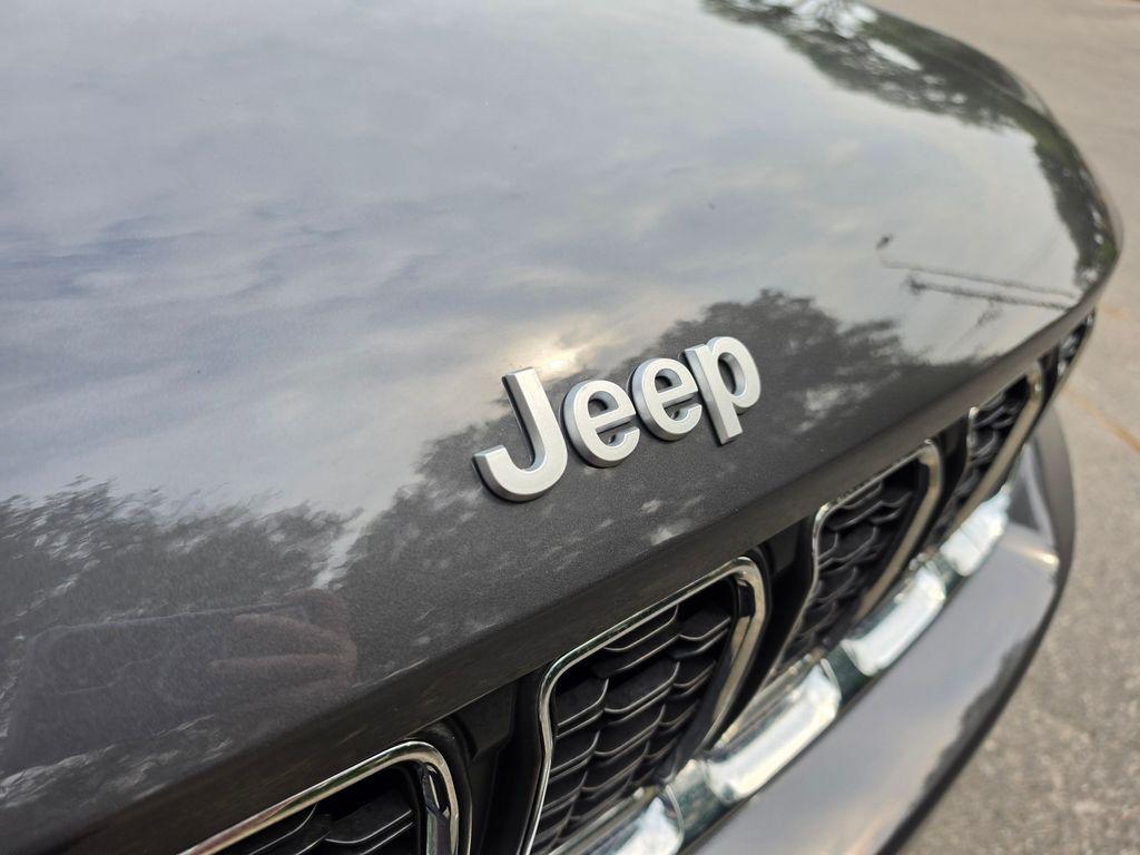 used 2025 Jeep Grand Cherokee car, priced at $32,231