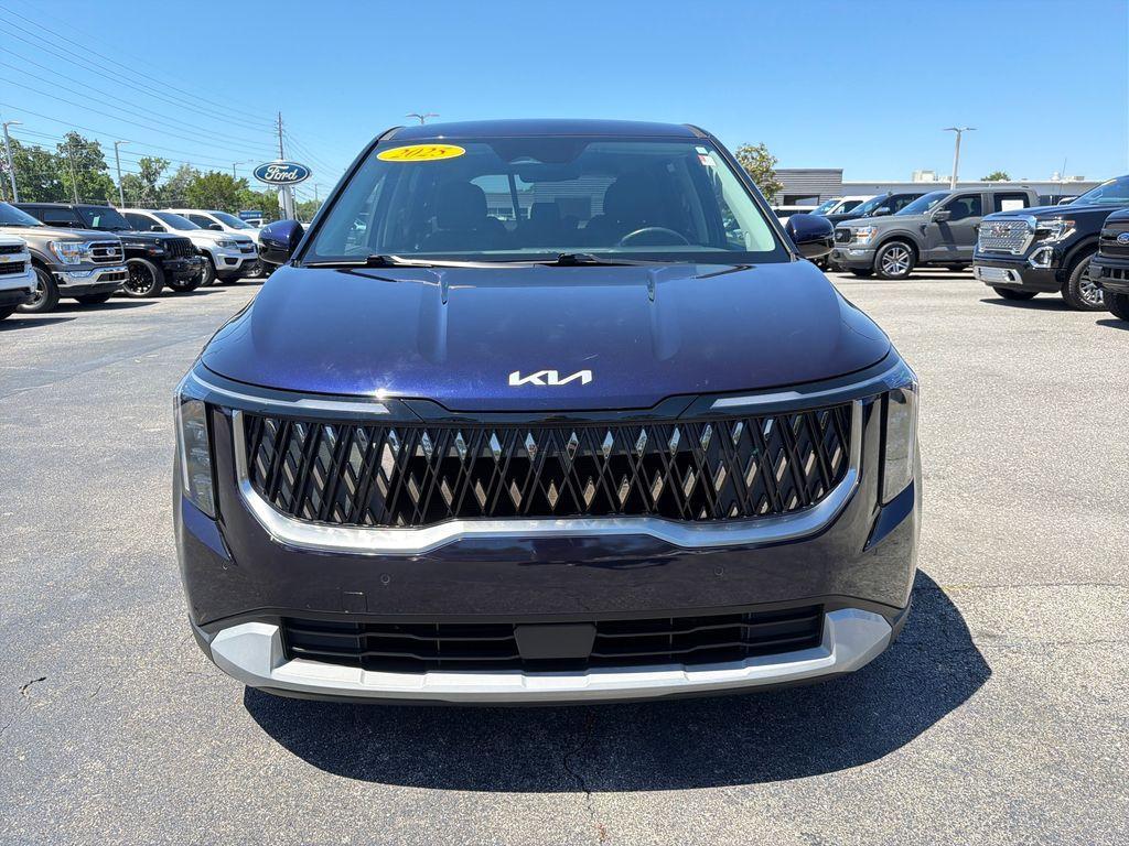 used 2025 Kia Carnival car, priced at $34,019