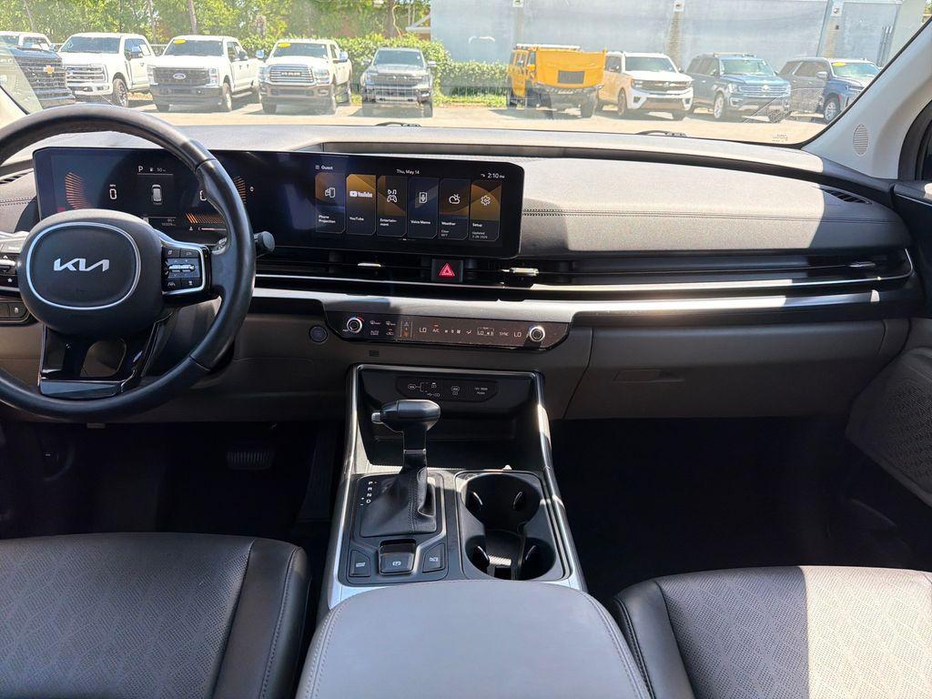 used 2025 Kia Carnival car, priced at $34,019