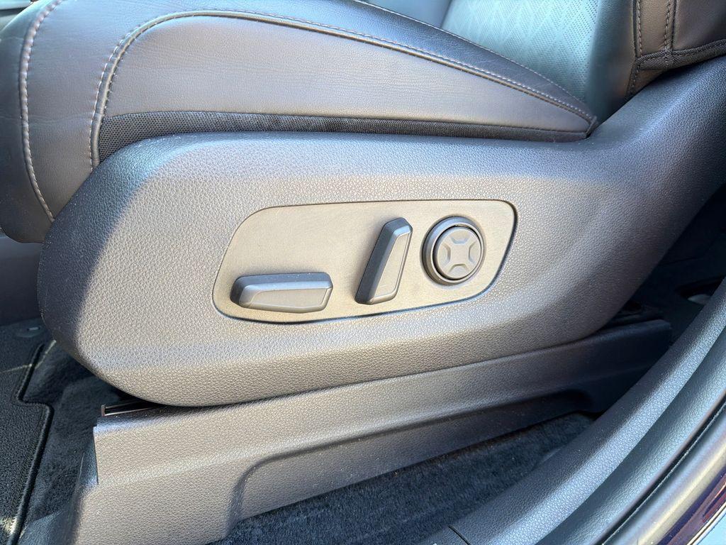 used 2025 Kia Carnival car, priced at $34,019