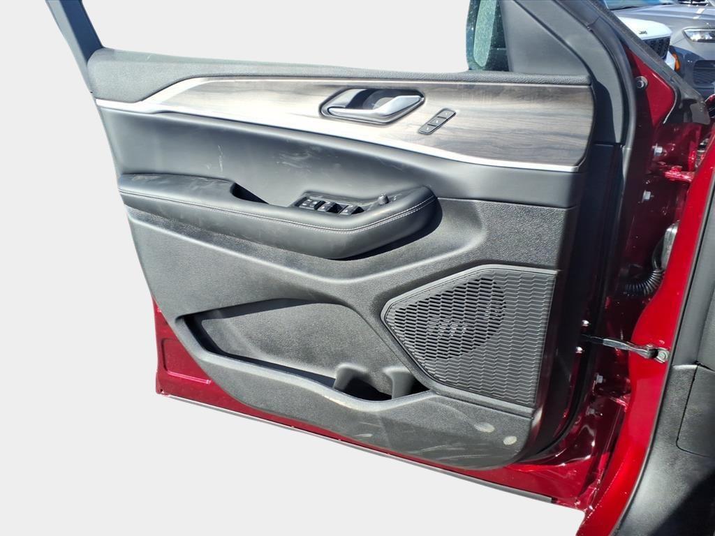 new 2025 Jeep Grand Cherokee car, priced at $38,156