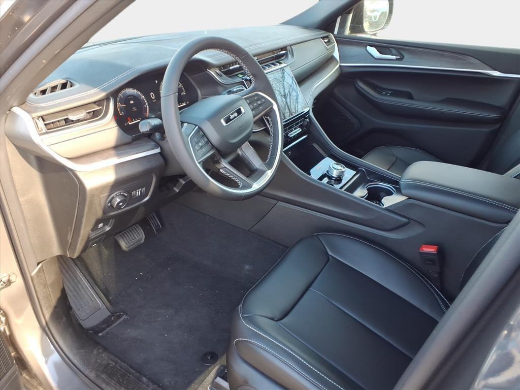 new 2025 Jeep Grand Cherokee car, priced at $37,107