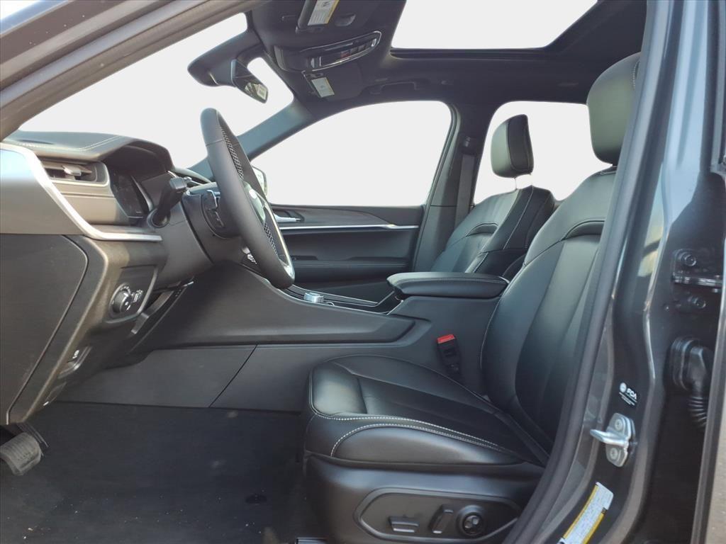 new 2025 Jeep Grand Cherokee car, priced at $37,107