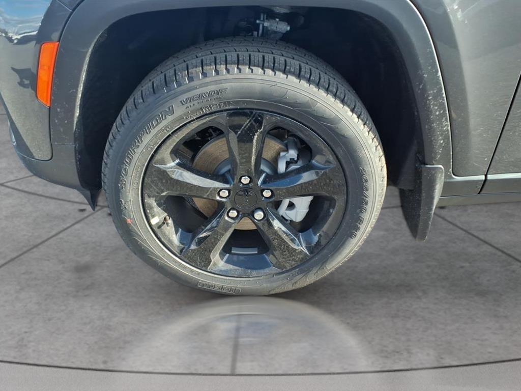 new 2025 Jeep Grand Cherokee car, priced at $39,751