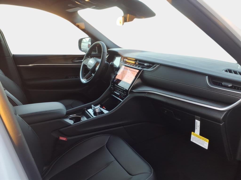 new 2025 Jeep Grand Cherokee car, priced at $37,668