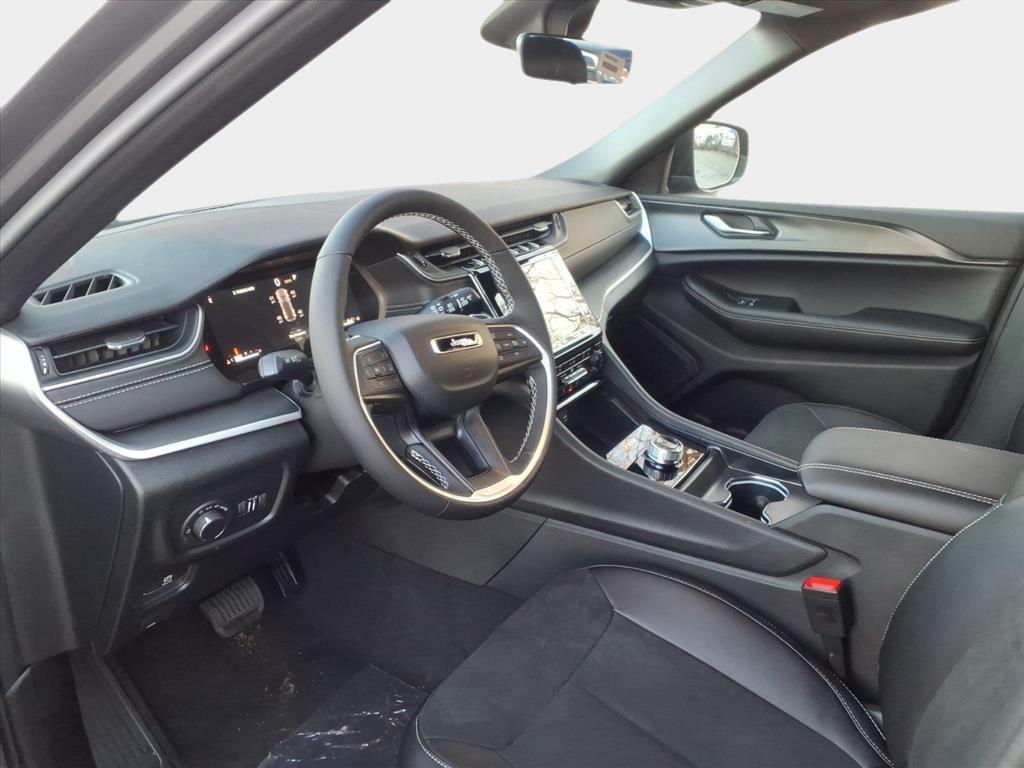 new 2025 Jeep Grand Cherokee car, priced at $39,135