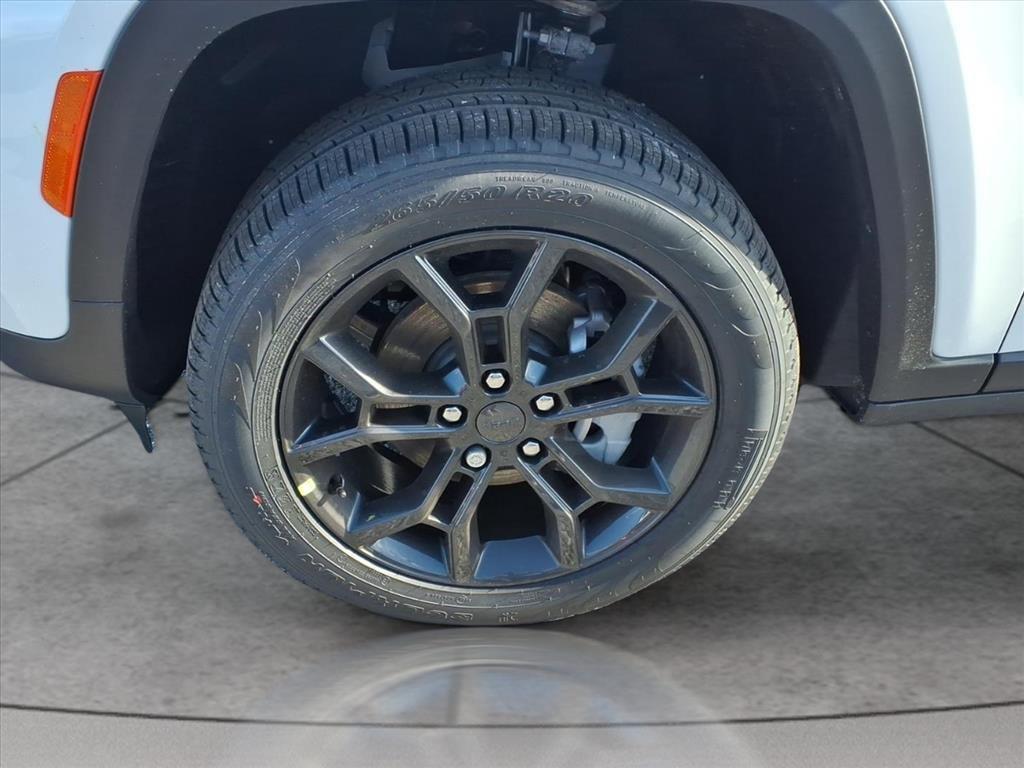 new 2025 Jeep Grand Cherokee car, priced at $39,735