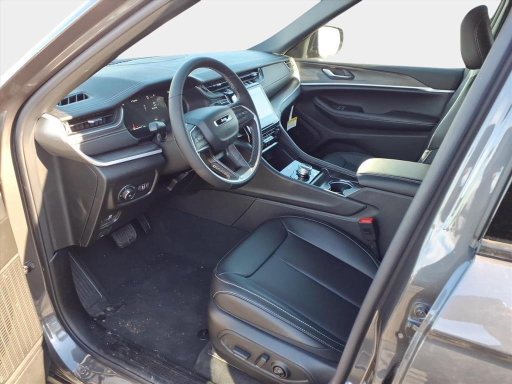 new 2025 Jeep Grand Cherokee car, priced at $38,156