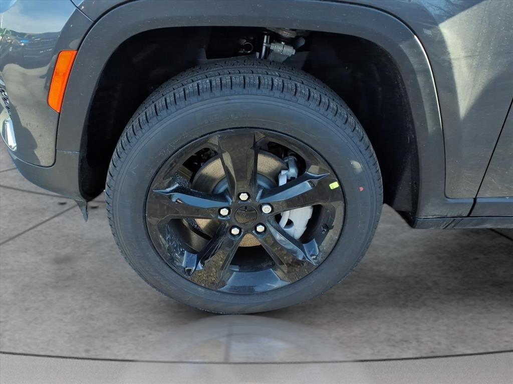 new 2025 Jeep Grand Cherokee car, priced at $38,156