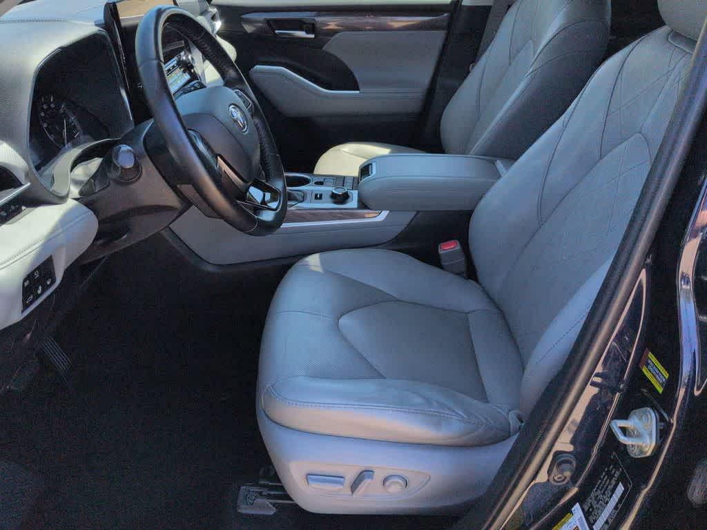 used 2020 Toyota Highlander car, priced at $31,558