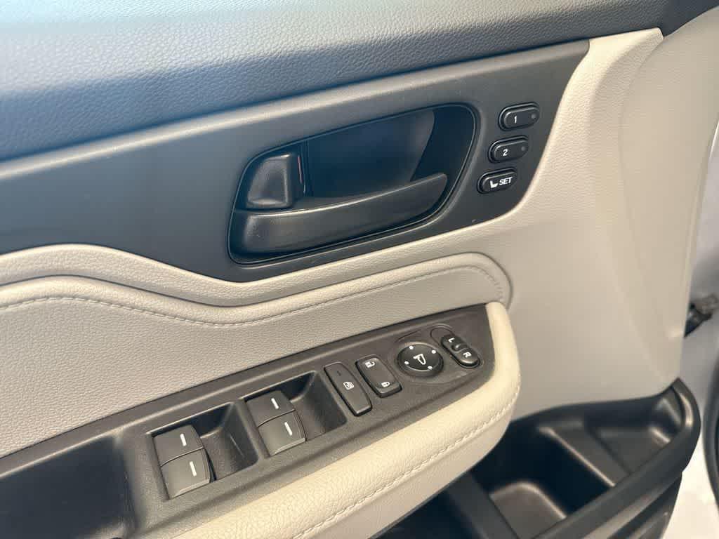 used 2023 Honda Odyssey car, priced at $32,062