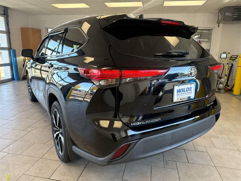 used 2022 Toyota Highlander car, priced at $30,066