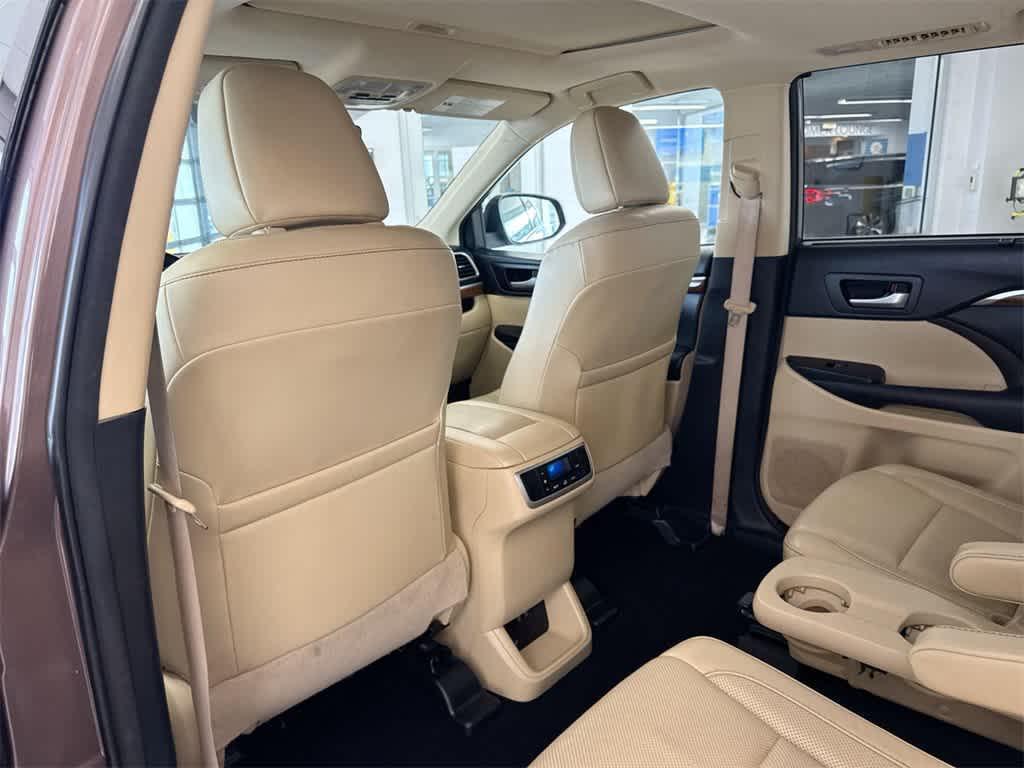 used 2018 Toyota Highlander car, priced at $21,814