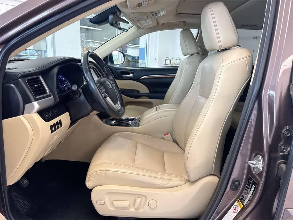 used 2018 Toyota Highlander car, priced at $21,814