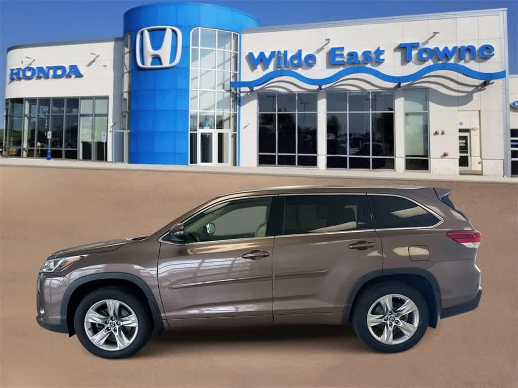 used 2018 Toyota Highlander car, priced at $21,814