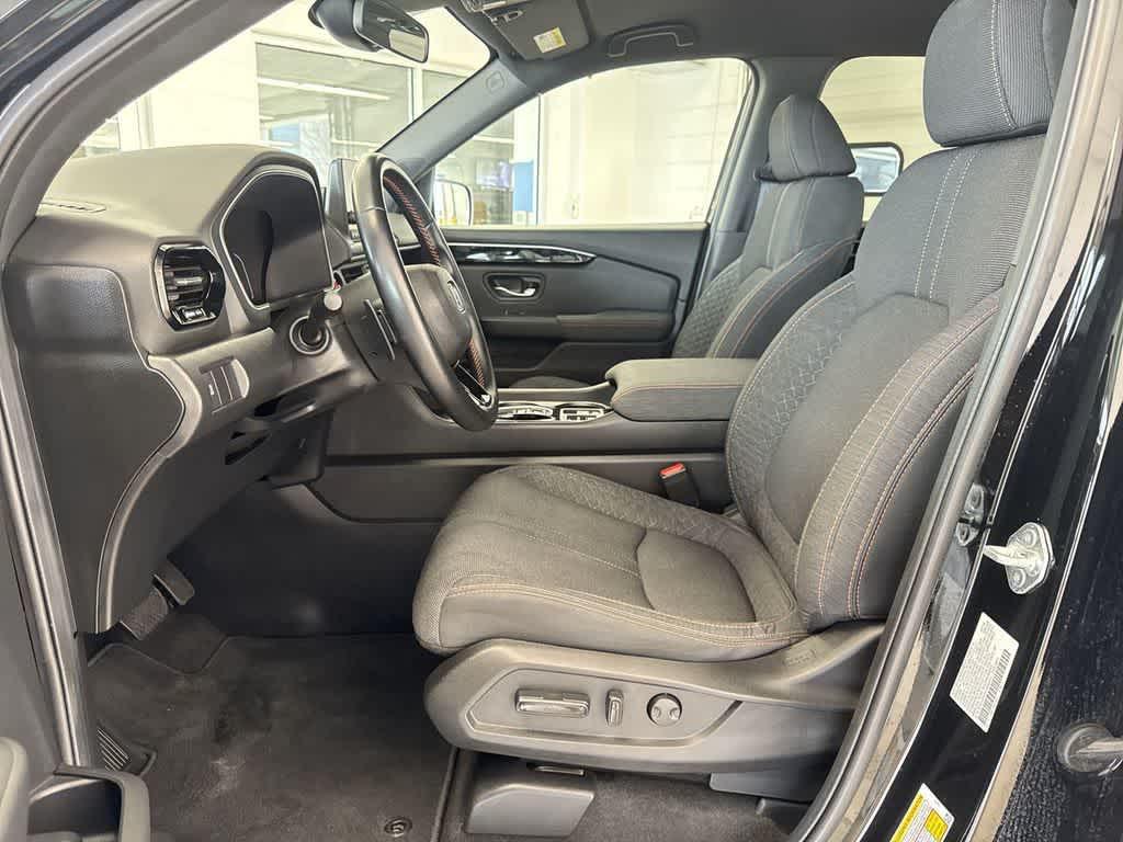 used 2025 Honda Pilot car, priced at $36,412