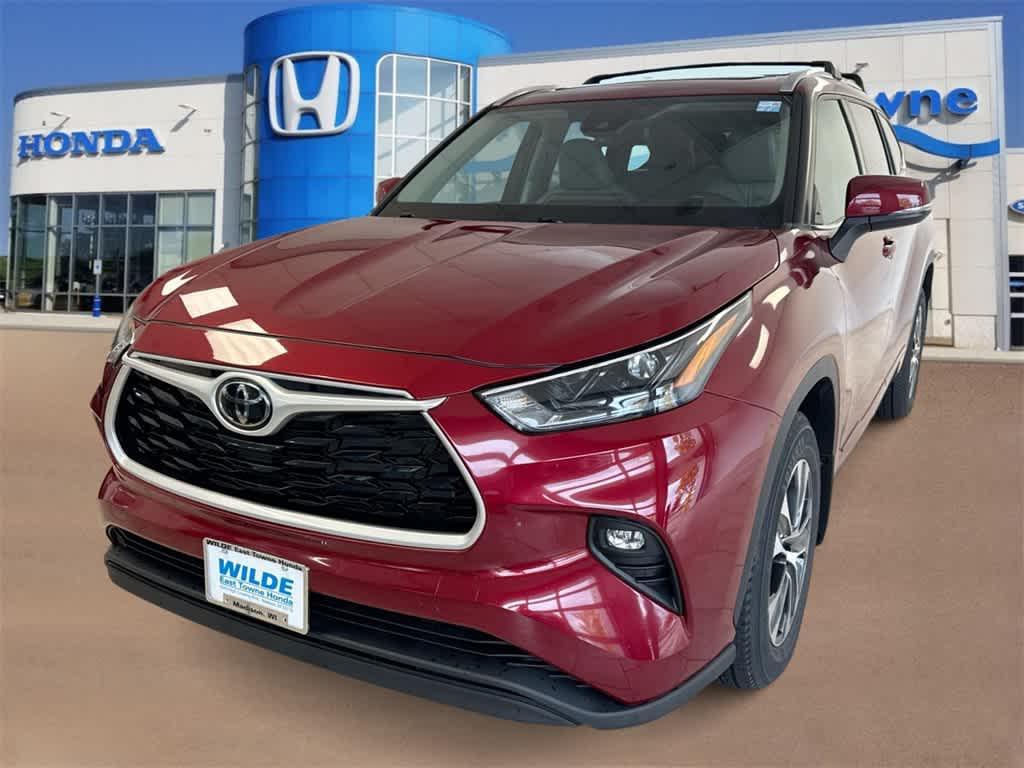used 2022 Toyota Highlander car, priced at $35,065