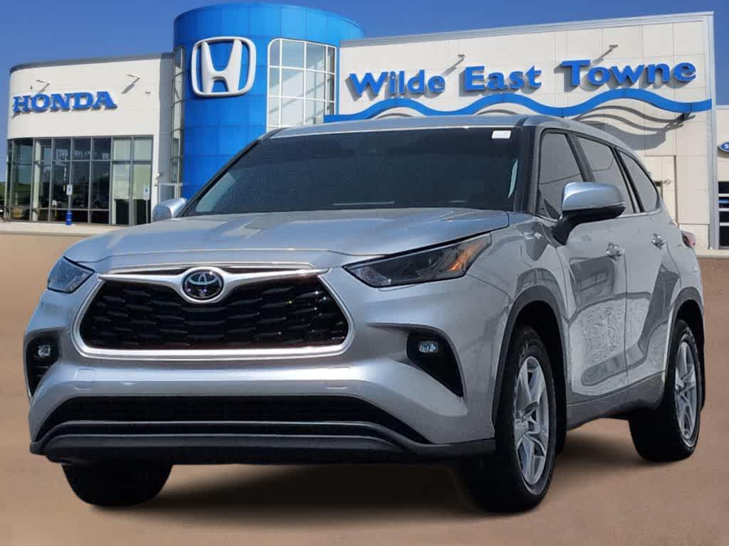 used 2023 Toyota Highlander car, priced at $35,572
