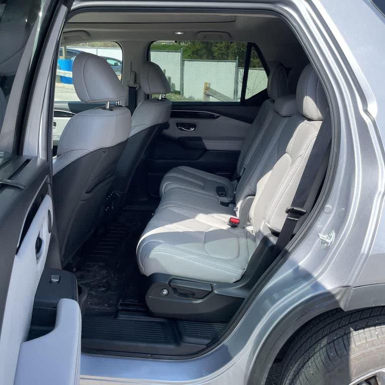 used 2025 Honda Pilot car, priced at $46,690