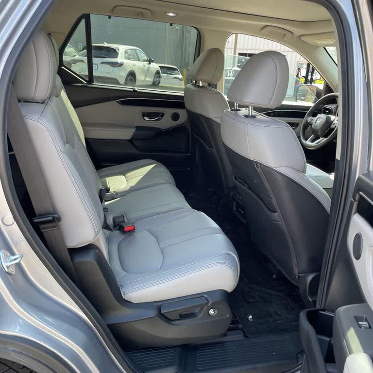 used 2025 Honda Pilot car, priced at $46,690
