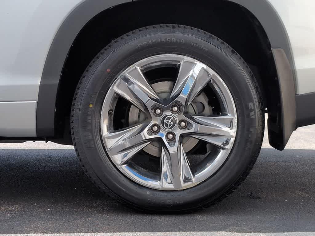 used 2019 Toyota Highlander car, priced at $31,544