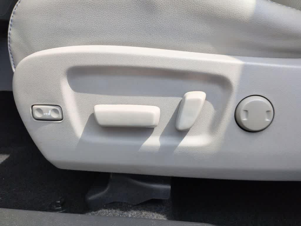 used 2019 Toyota Highlander car, priced at $31,544