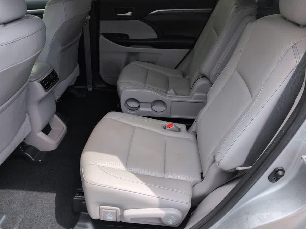used 2019 Toyota Highlander car, priced at $31,544