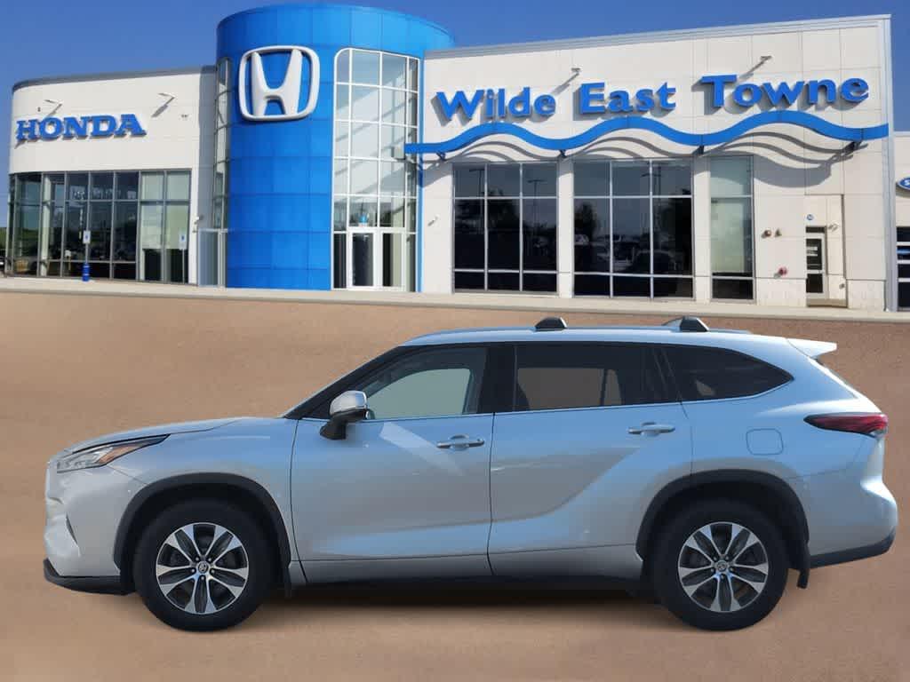 used 2020 Toyota Highlander car, priced at $29,755