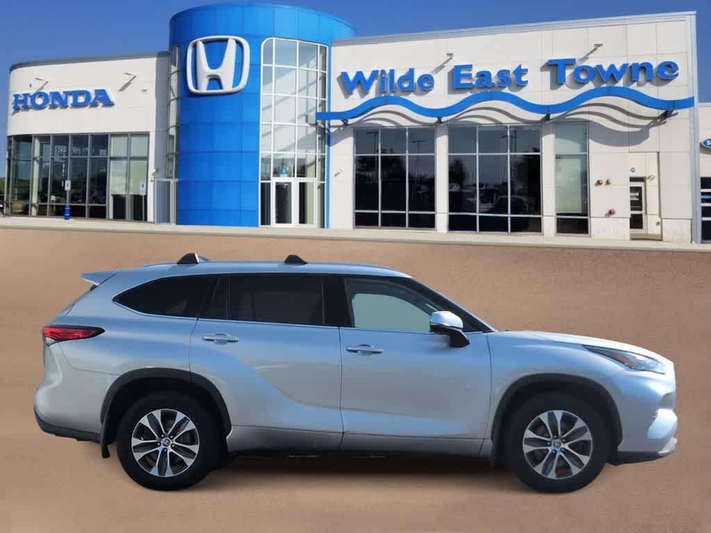 used 2020 Toyota Highlander car, priced at $29,755