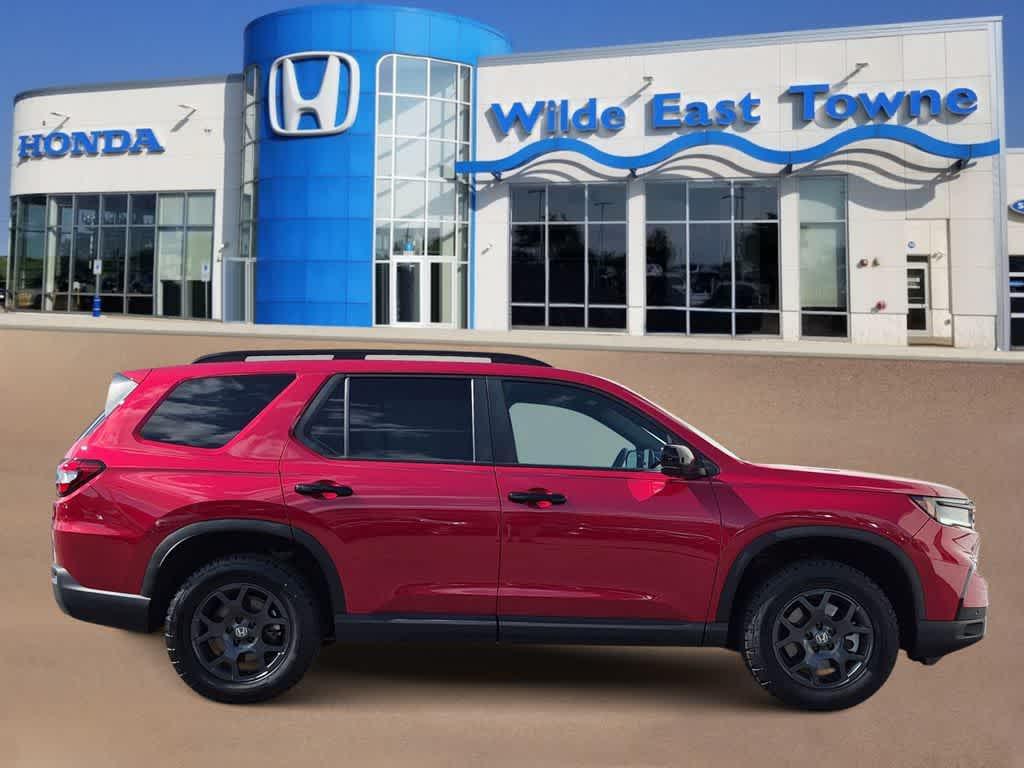 used 2025 Honda Pilot car, priced at $45,571