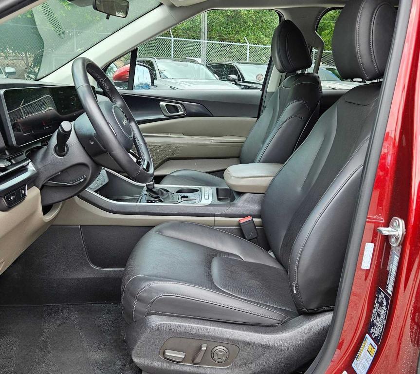 used 2025 Kia Carnival car, priced at $30,780