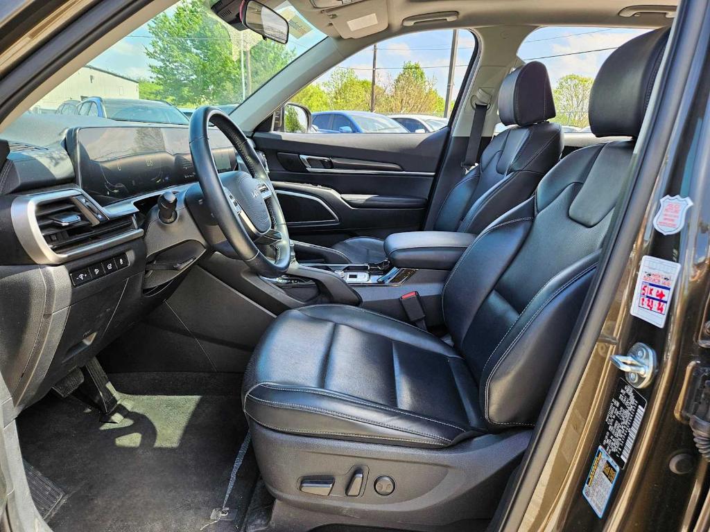 used 2025 Kia Telluride car, priced at $33,660