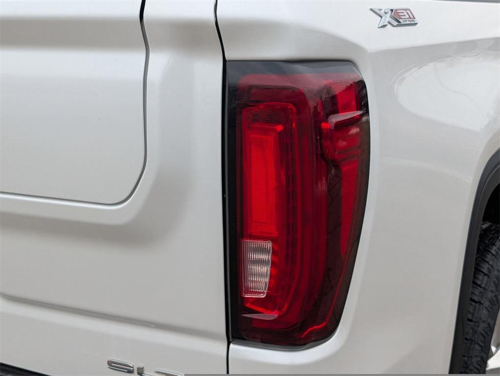 used 2021 GMC Sierra 1500 car, priced at $31,900