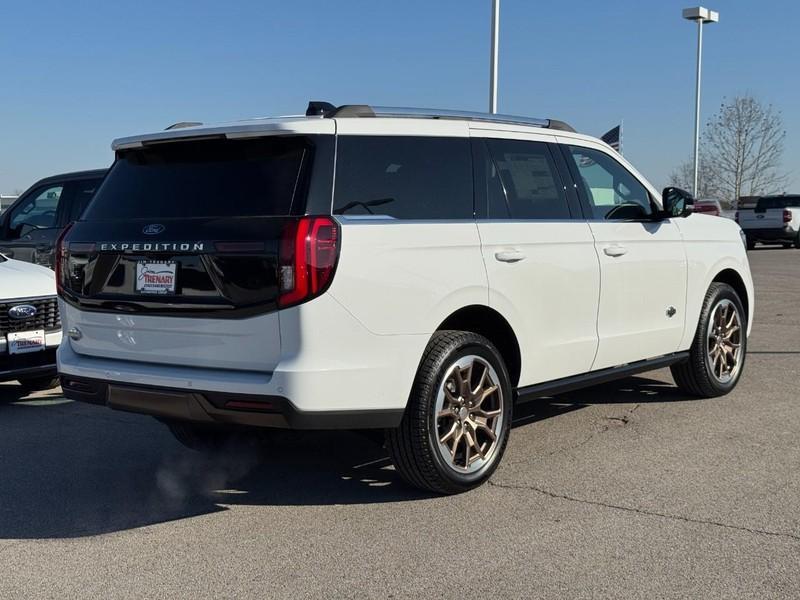 new 2025 Ford Expedition car, priced at $83,966